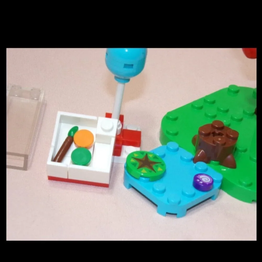 LEGO Animal Crossing Small Yard Set 77049 Balloon Present Apple Tree Bell & More